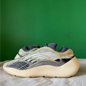 Adidas yeezy 700 v3 fade salt size 11